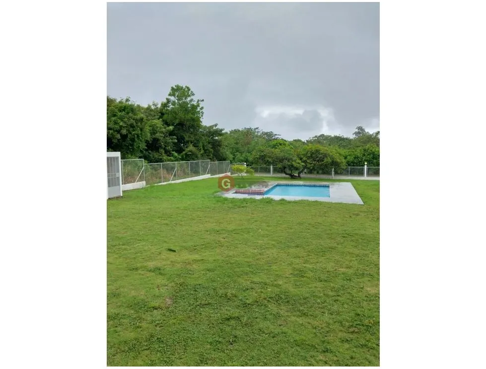 SE VENDE CASA EN CORONADO 2250M2  CON TERRENO Y PISICINA CERCA DEL MAR