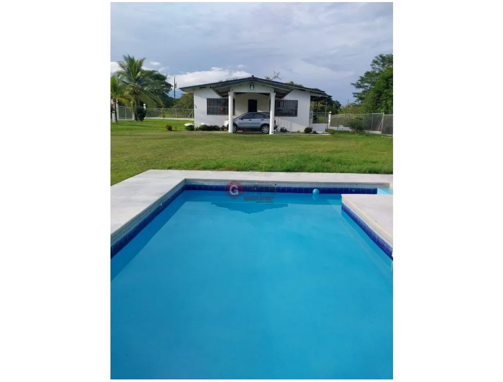 SE VENDE CASA EN CORONADO 2250M2  CON TERRENO Y PISICINA CERCA DEL MAR