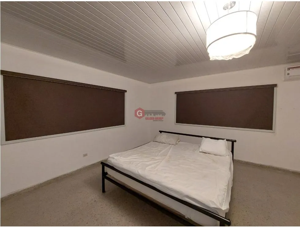 SE VENDE CASA EN CORONADO 2250M2  CON TERRENO Y PISICINA CERCA DEL MAR