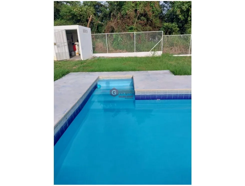 SE VENDE CASA EN CORONADO 2250M2  CON TERRENO Y PISICINA CERCA DEL MAR
