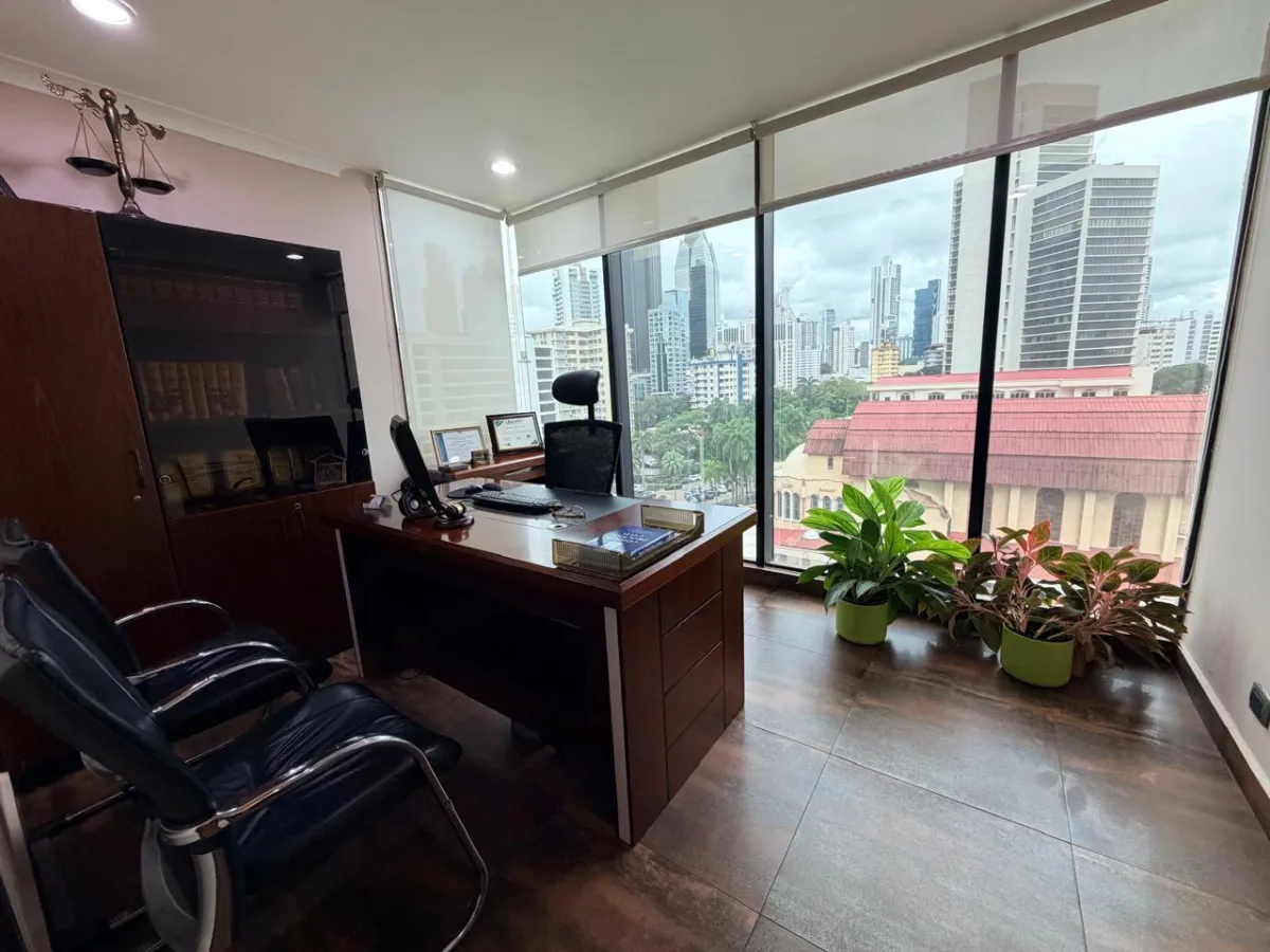 Furnished office for sale in Obarrio, ready for immediate operation