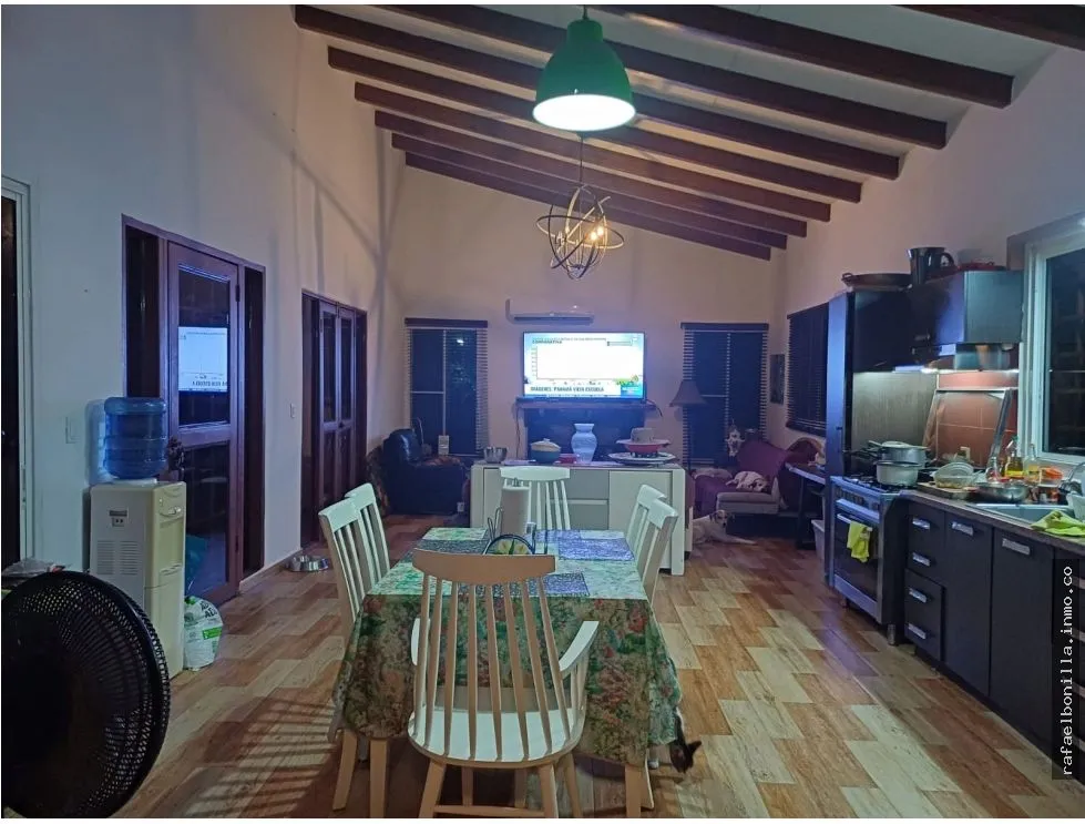 SE VENDE CASA EN LOS LIRIOS (VIA AL VALLE DE ANTON)