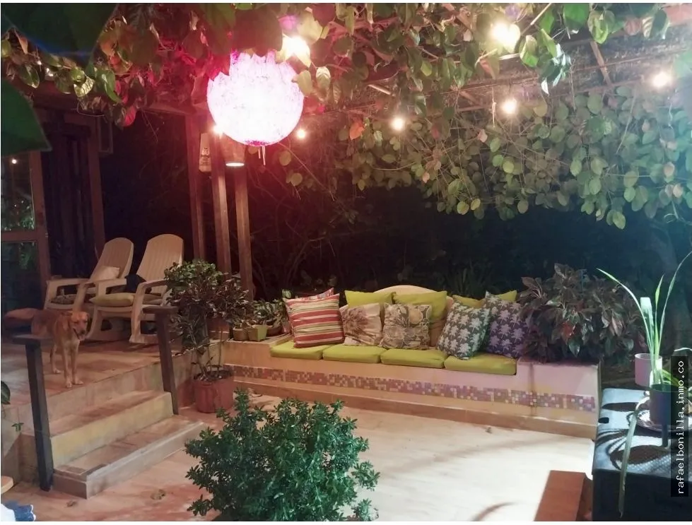 SE VENDE CASA EN LOS LIRIOS (VIA AL VALLE DE ANTON)