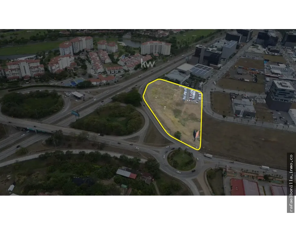 SE VENDE TERRENO EN SANTA MARIA BUSINESS DISTRICT