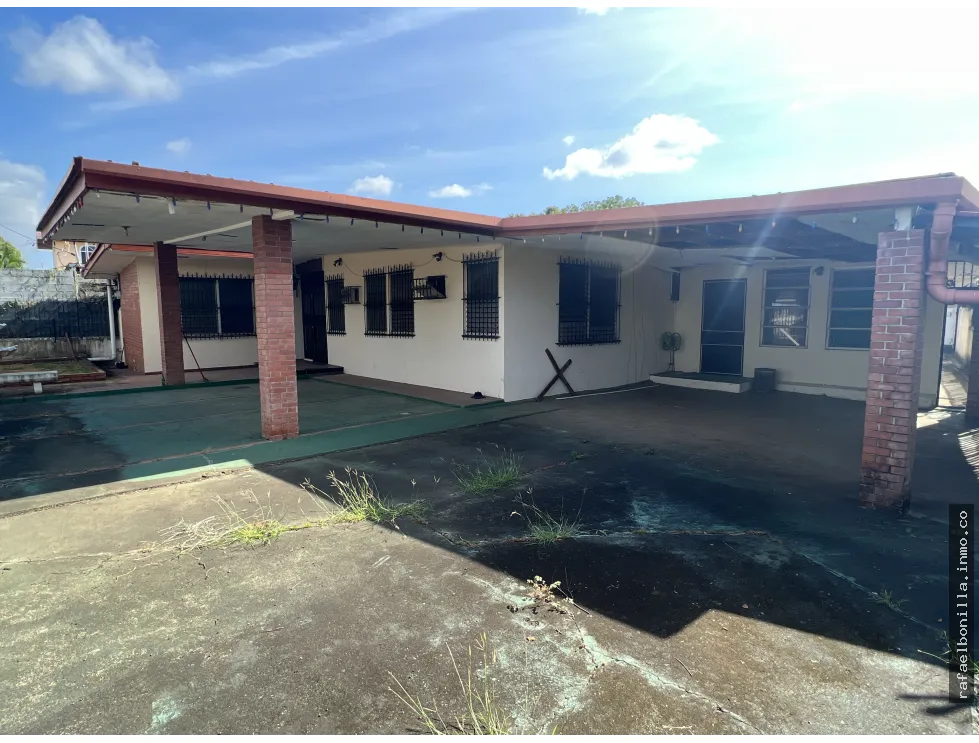 SE VENDE CASA (CIUDAD RADIAL)