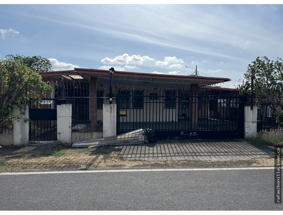 SE VENDE CASA (CIUDAD RADIAL)