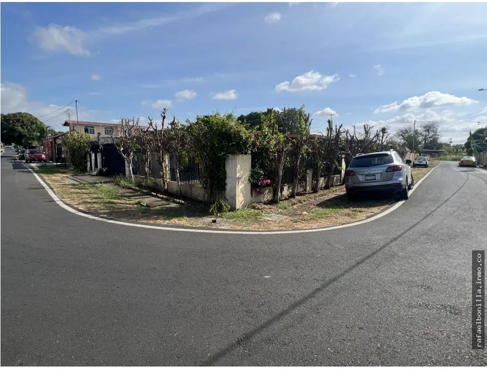 SE VENDE CASA (CIUDAD RADIAL)