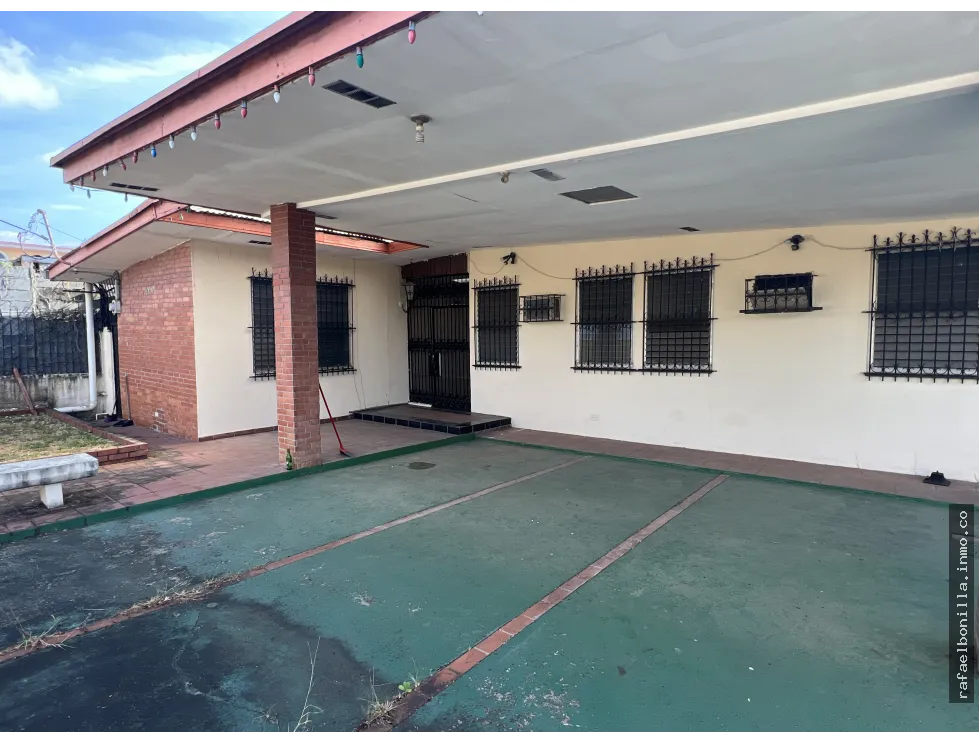 SE VENDE CASA (CIUDAD RADIAL)