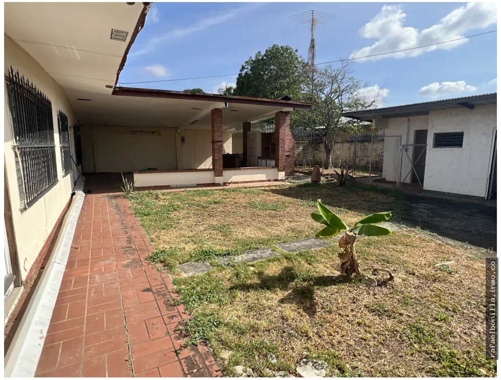 SE VENDE CASA (CIUDAD RADIAL)