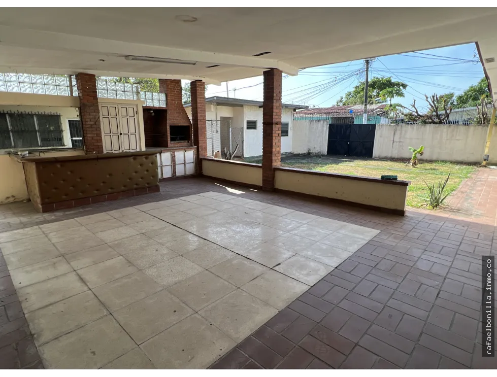 SE VENDE CASA (CIUDAD RADIAL)