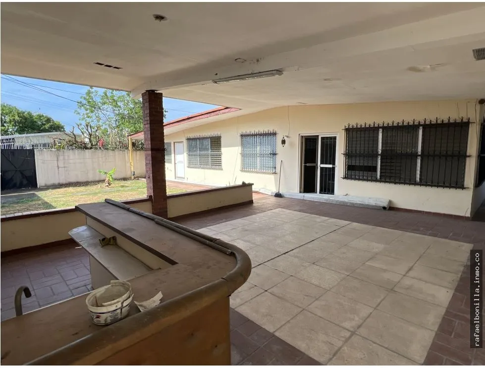 SE VENDE CASA (CIUDAD RADIAL)