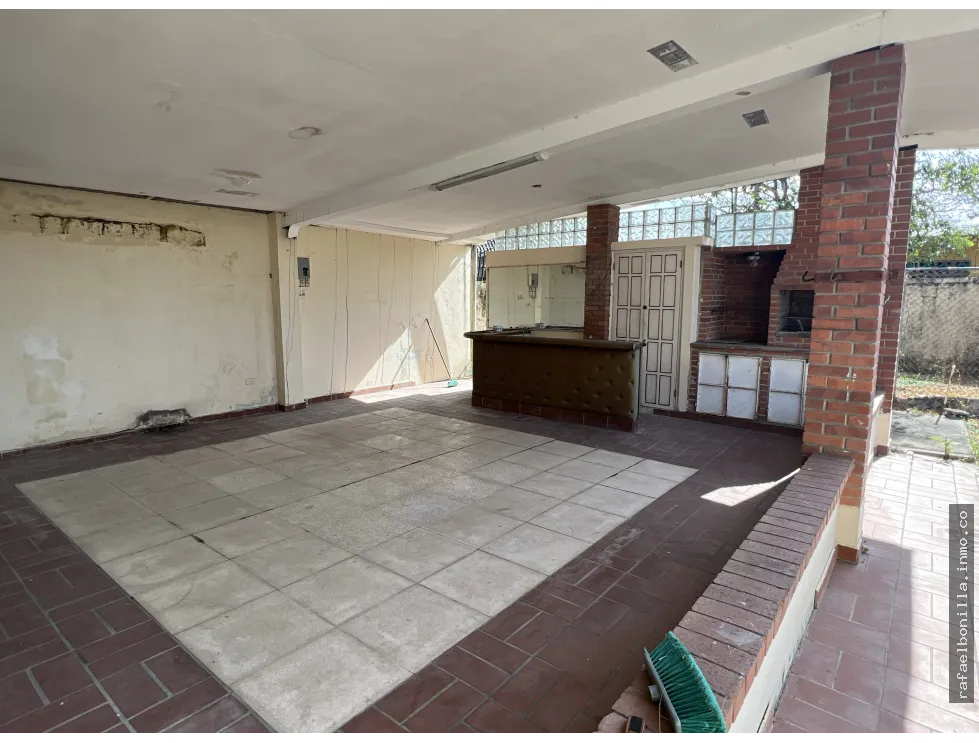 SE VENDE CASA (CIUDAD RADIAL)