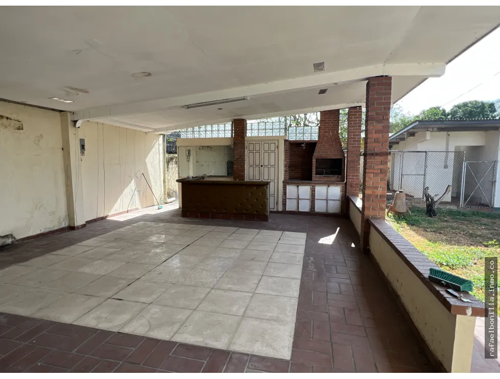 SE VENDE CASA (CIUDAD RADIAL)