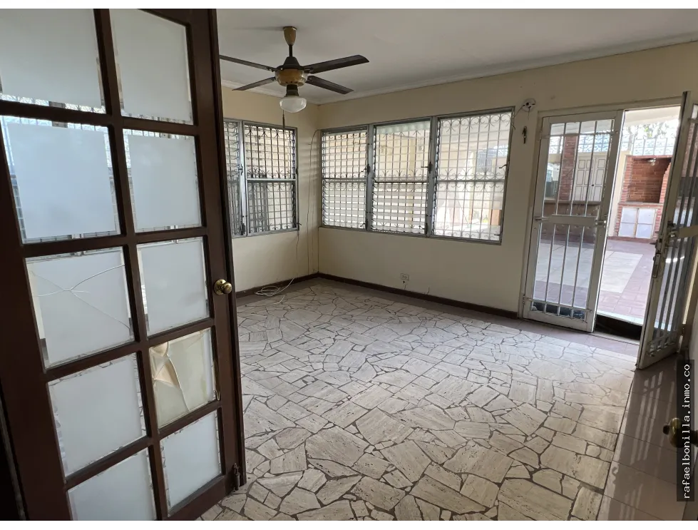 SE VENDE CASA (CIUDAD RADIAL)