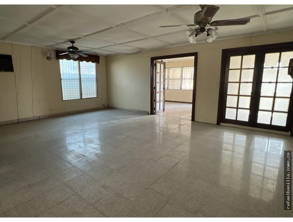 SE VENDE CASA (CIUDAD RADIAL)