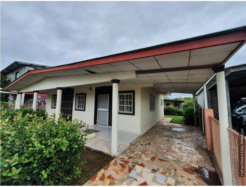 SE VENDE CASA EN LAS TABLAS