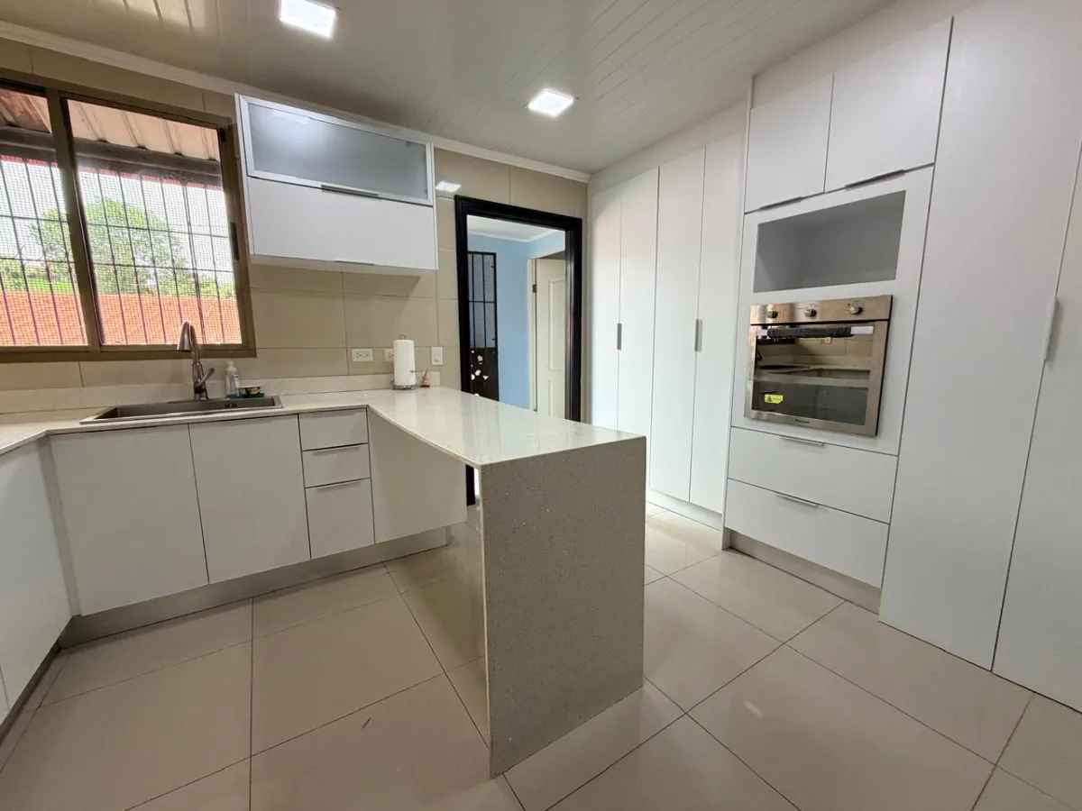 Casa en Venta con Piscina en Villa Lucre
