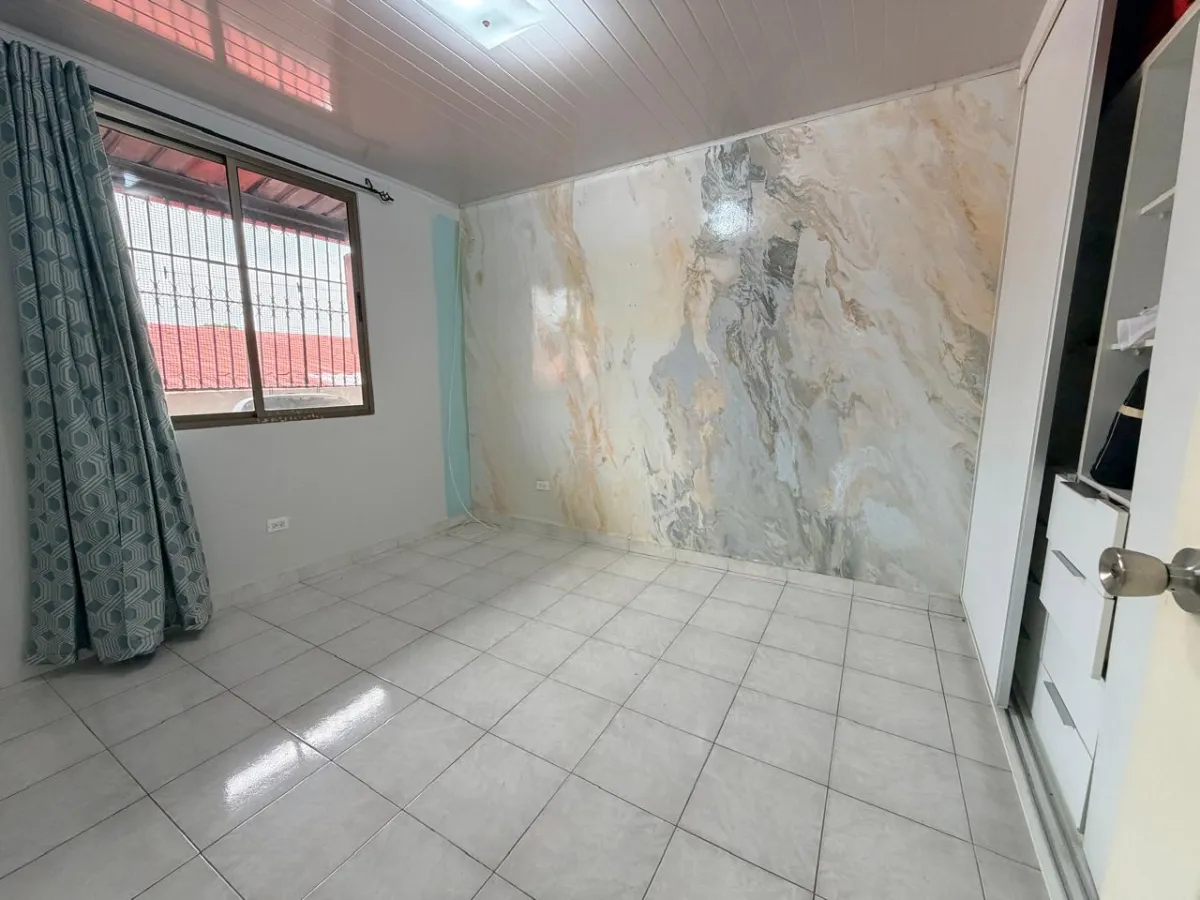Casa en Venta con Piscina en Villa Lucre