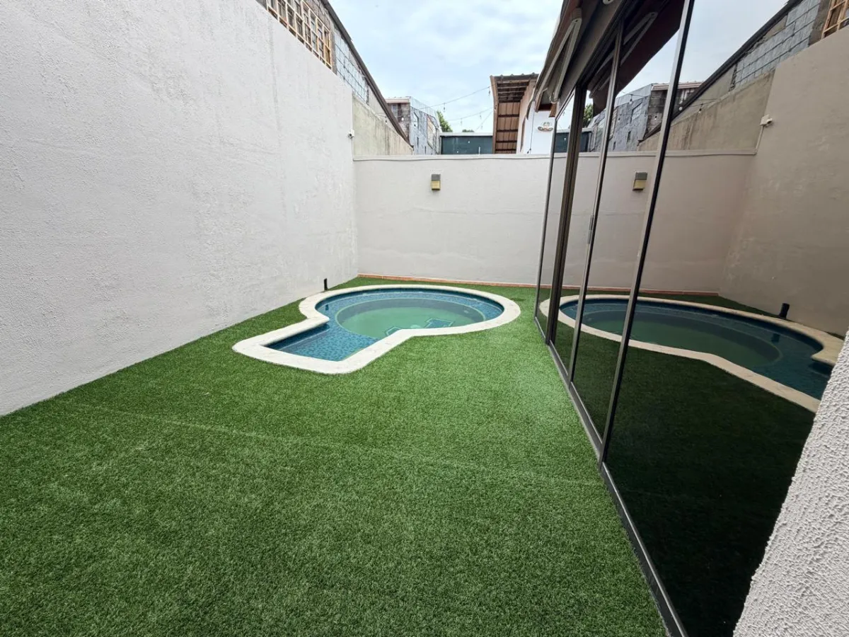 Casa en Venta con Piscina en Villa Lucre