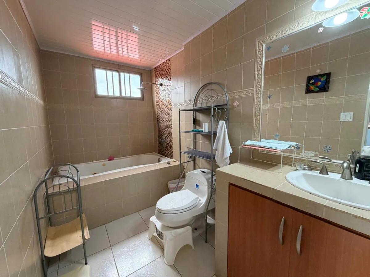Casa en Alquiler con Piscina | Villa Lucre
