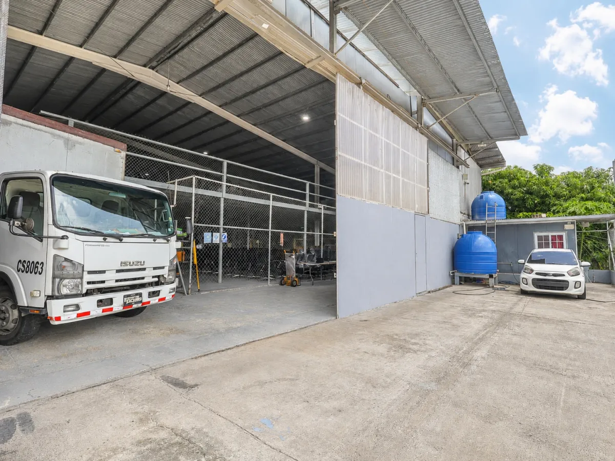 Warehouse with mezzanine for sale in Pacora
