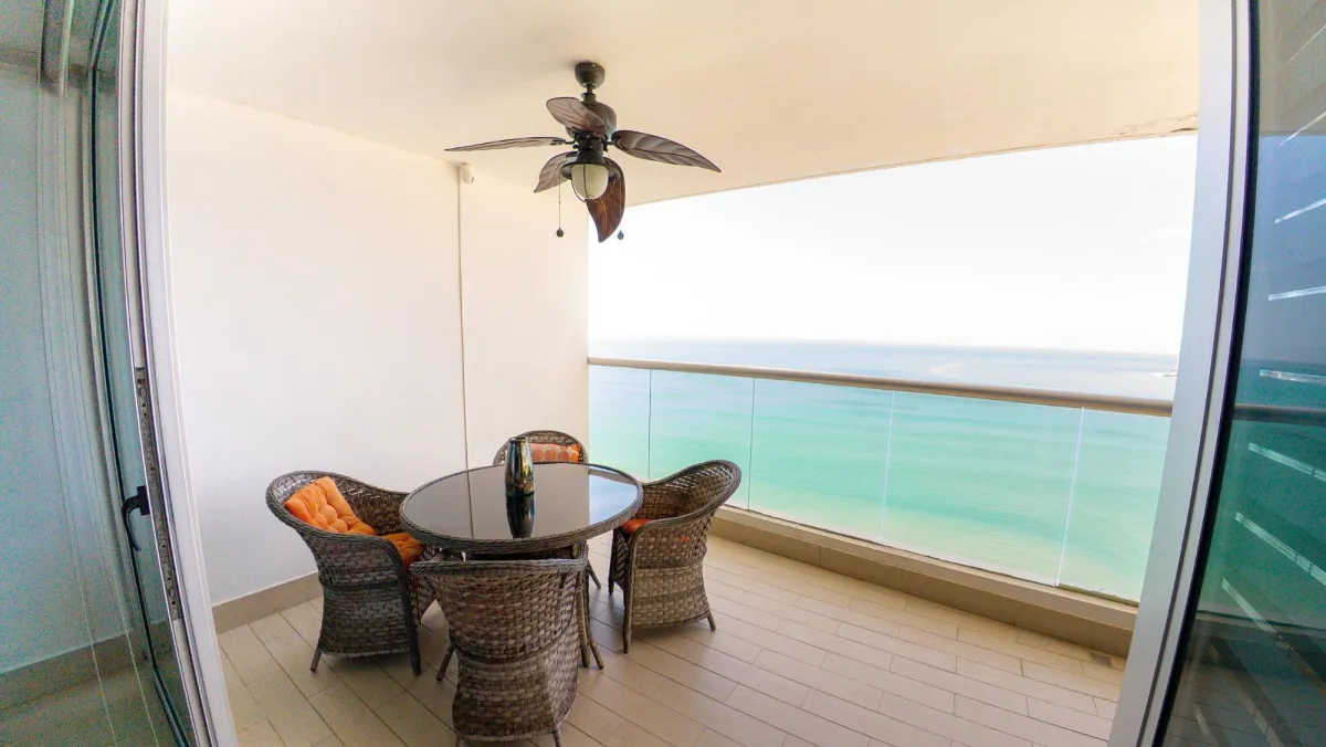 Apartamento Frente al Mar en Playa Serena Nueva Gorgona Panamá