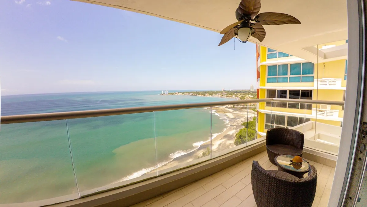 Apartamento Frente al Mar en Playa Serena Nueva Gorgona Panamá