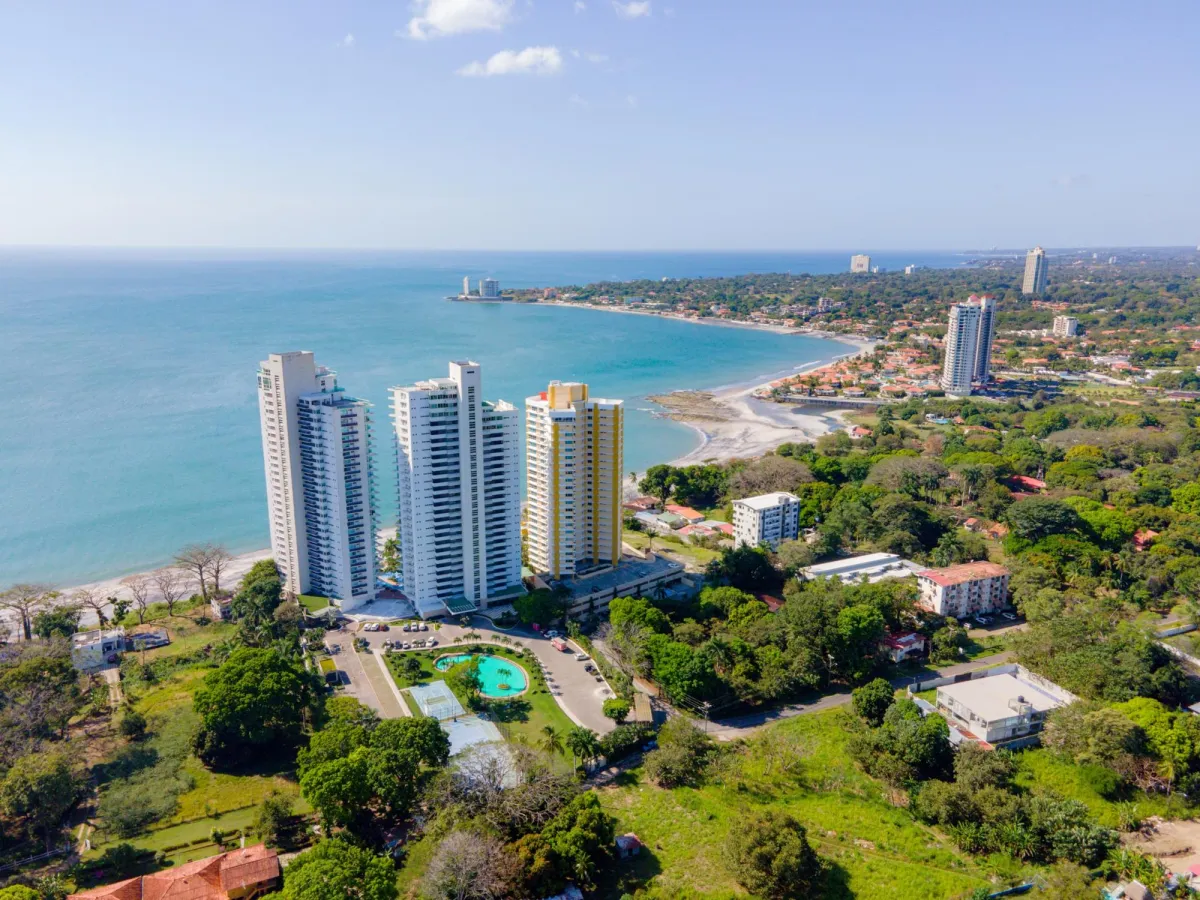 Apartamento Frente al Mar en Playa Serena Nueva Gorgona Panamá