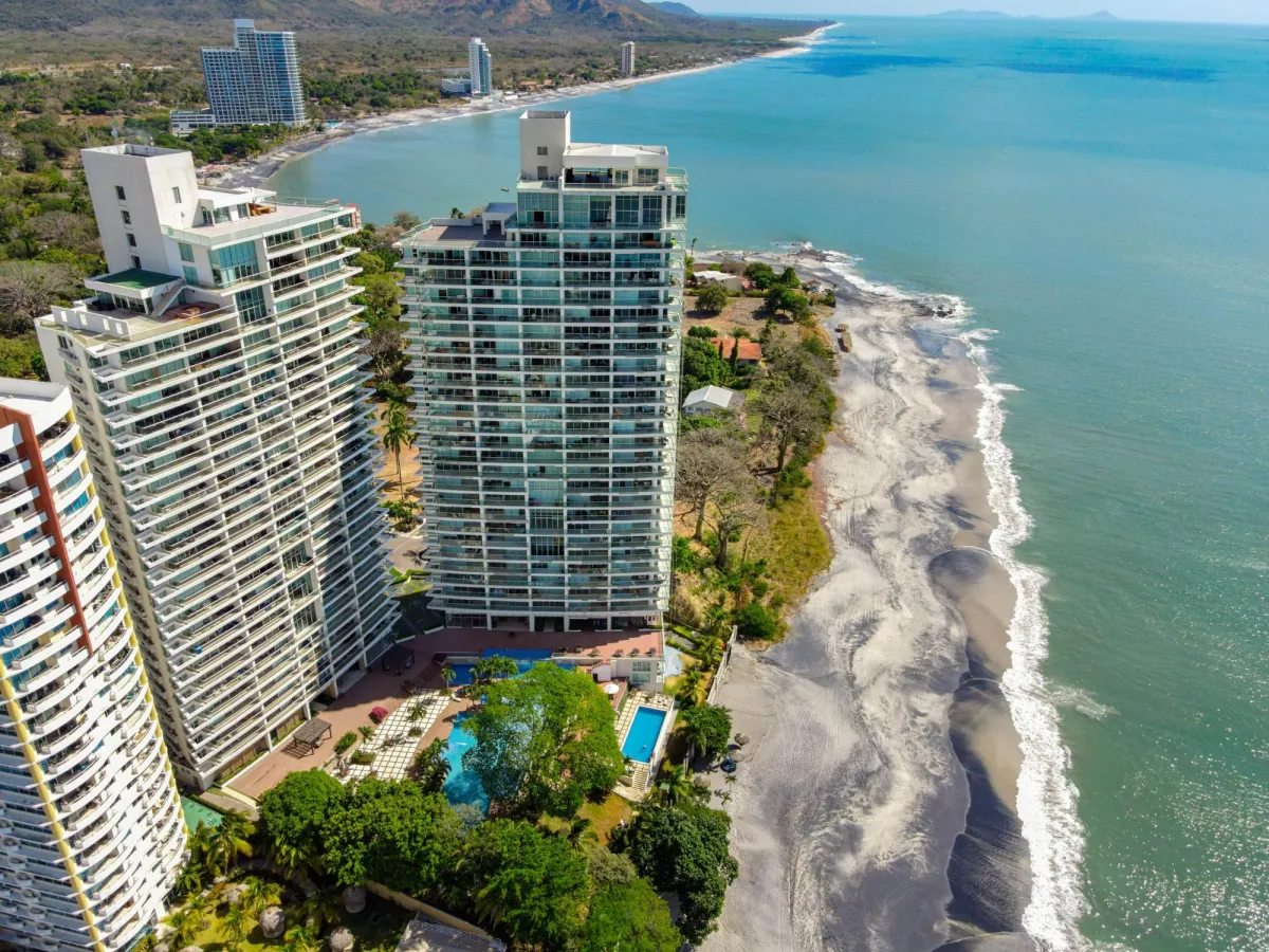 Apartamento Frente al Mar en Playa Serena Nueva Gorgona Panamá