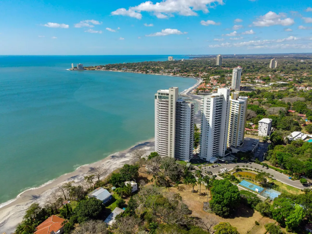 Apartamento Frente al Mar en Playa Serena Nueva Gorgona Panamá