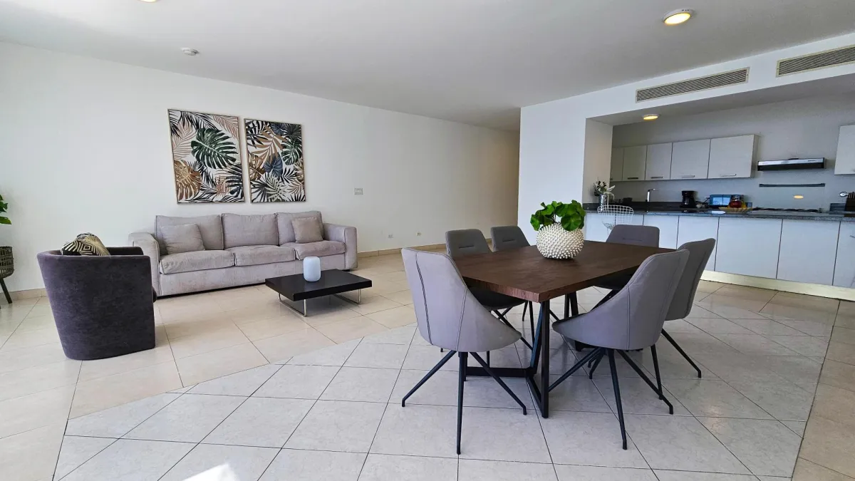FURNISHED APT ON AV BALBOA - PH WATERS - 256 M2