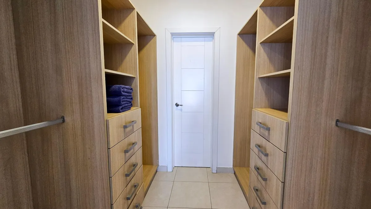 FURNISHED APT ON AV BALBOA - PH WATERS - 256 M2