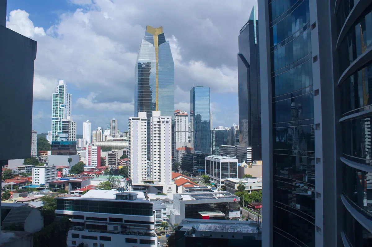 FURNISHED APT ON AV BALBOA - PH WATERS - 256 M2