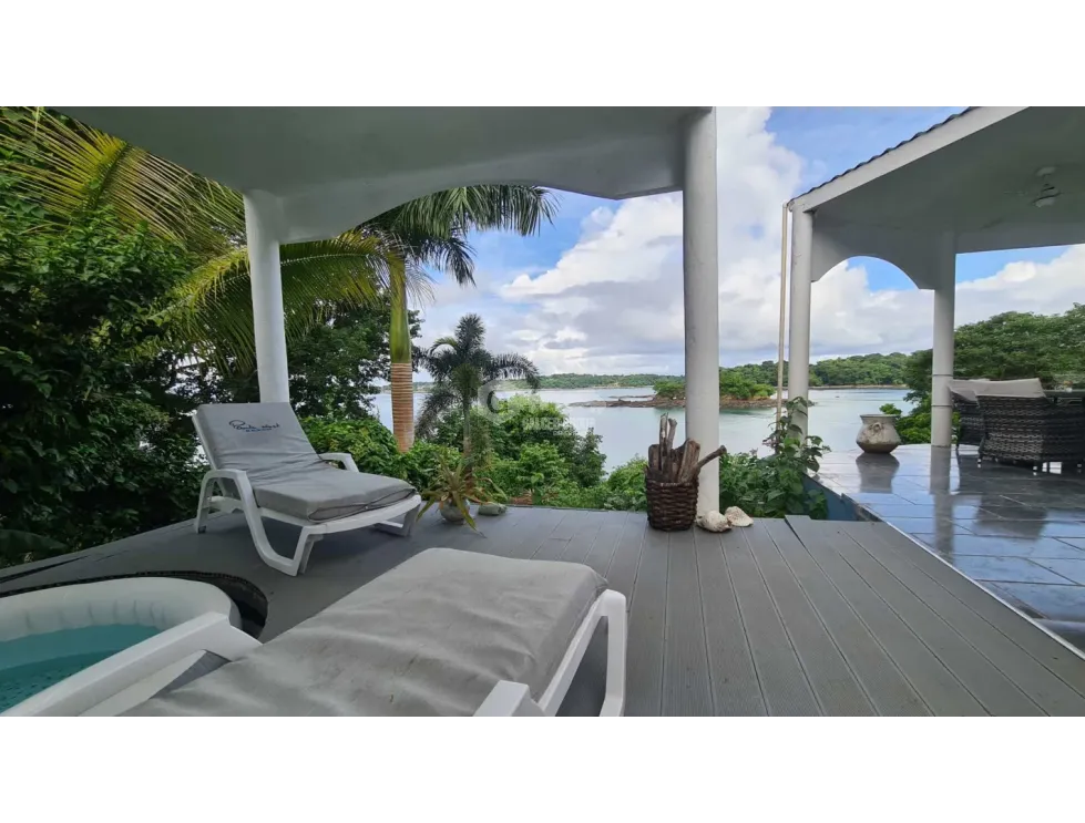 SE VENDE CASA EN ISLA SABOGA FRENTE AL MAR  DE 3 HABITACIONES 1600M