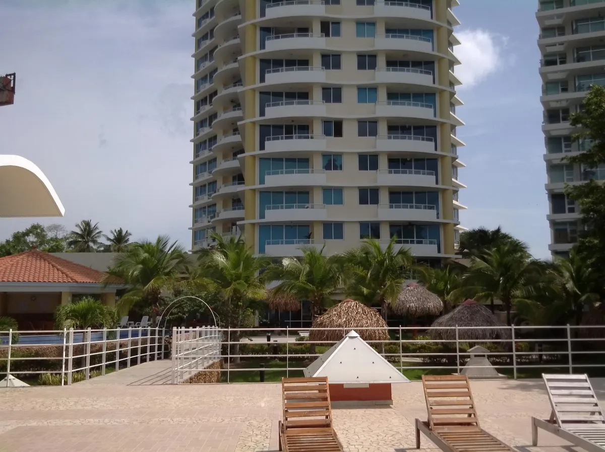 Apartamento Frente al Mar en Venta en Playa Serena – Nueva Gorgona