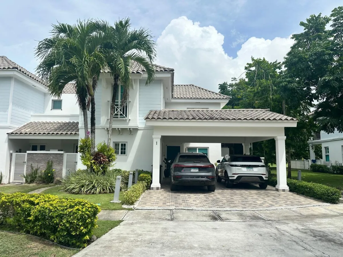 RESIDENCIA EN VILLA MIRAFLORES, BIJAO