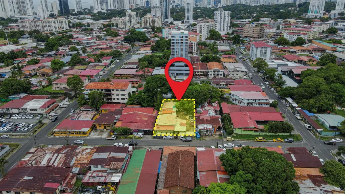 Venta de Terreno Comercial en Parque Lefevre