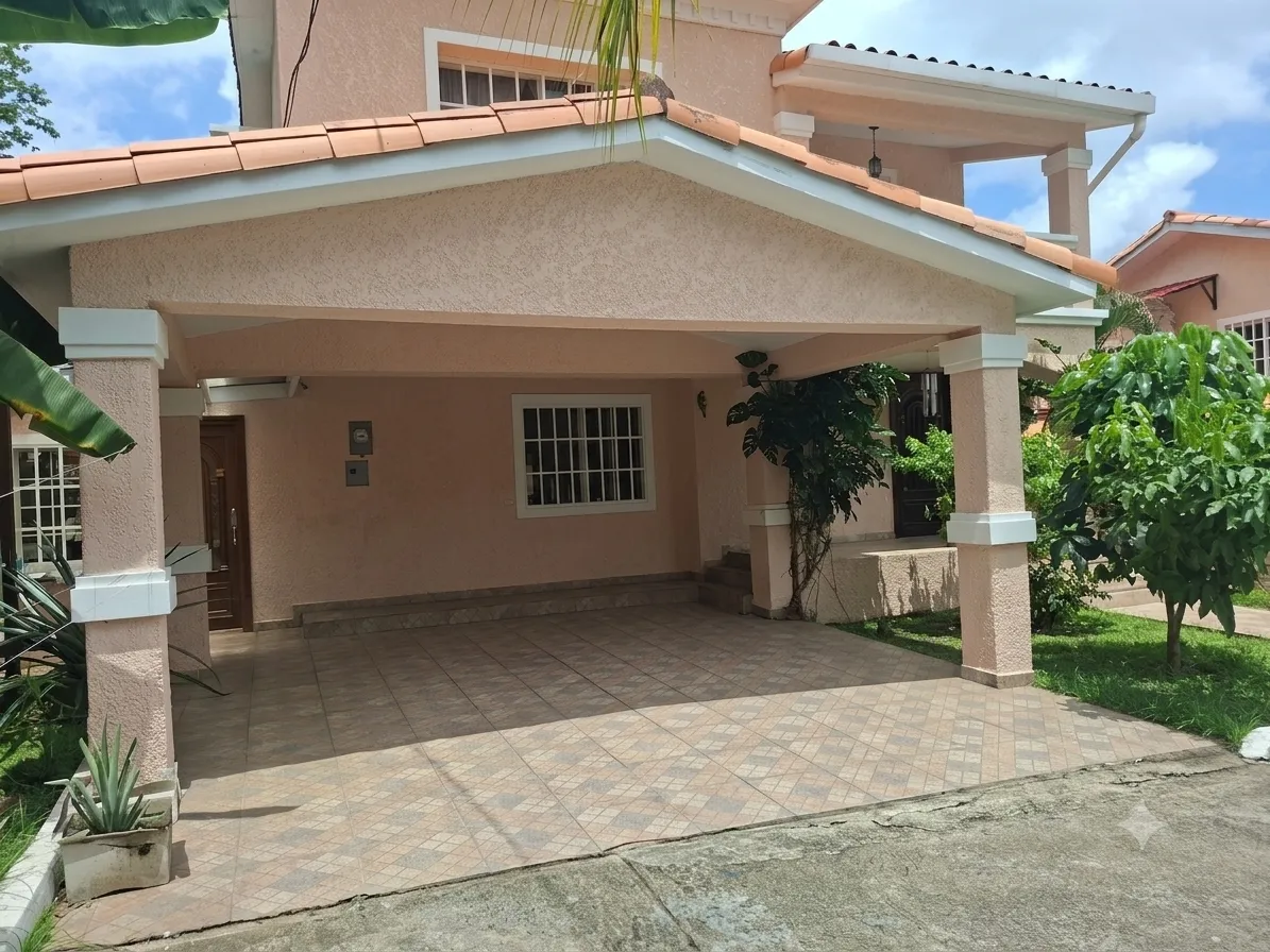 VENTA DE CASA UNIFAMILIAR EN ALTOS DE PANAMÁ