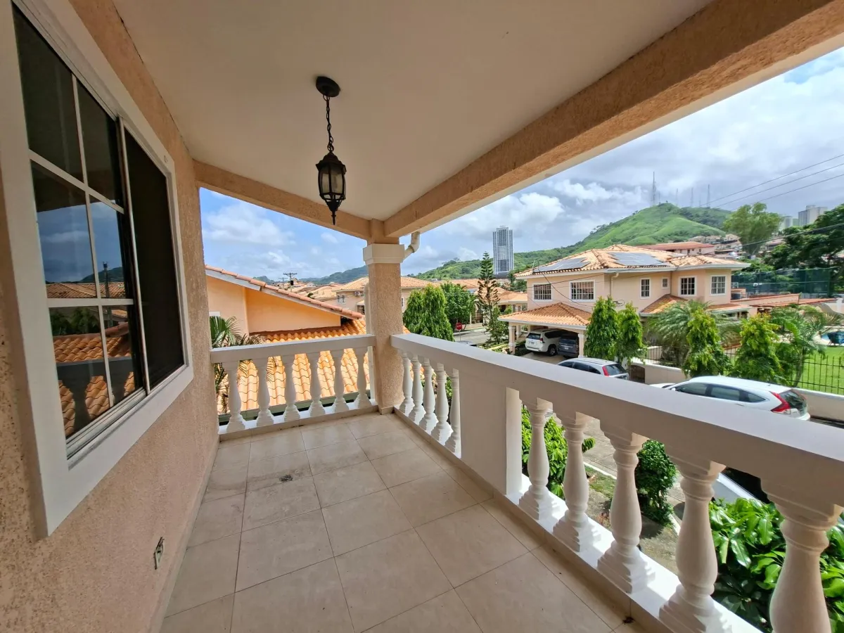 VENTA DE CASA UNIFAMILIAR EN ALTOS DE PANAMÁ