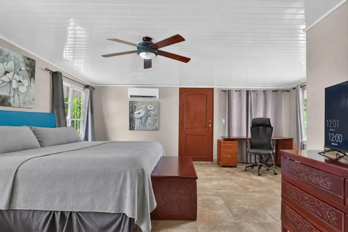 Amplia Casa con Piscina y Apartamento para invitados