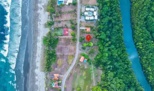 Terreno en venta cerca del mar en Playa Las Lajas