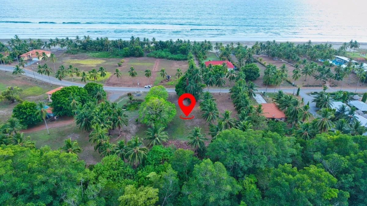 Terreno en venta cerca del mar en Playa Las Lajas