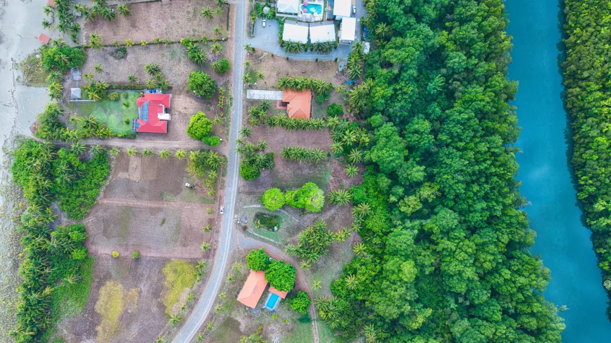Terreno en venta cerca del mar en Playa Las Lajas