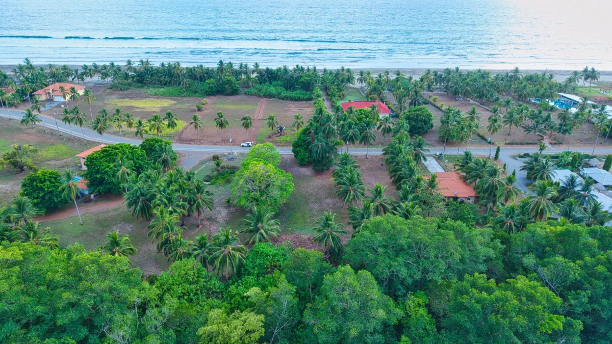 Terreno en venta cerca del mar en Playa Las Lajas