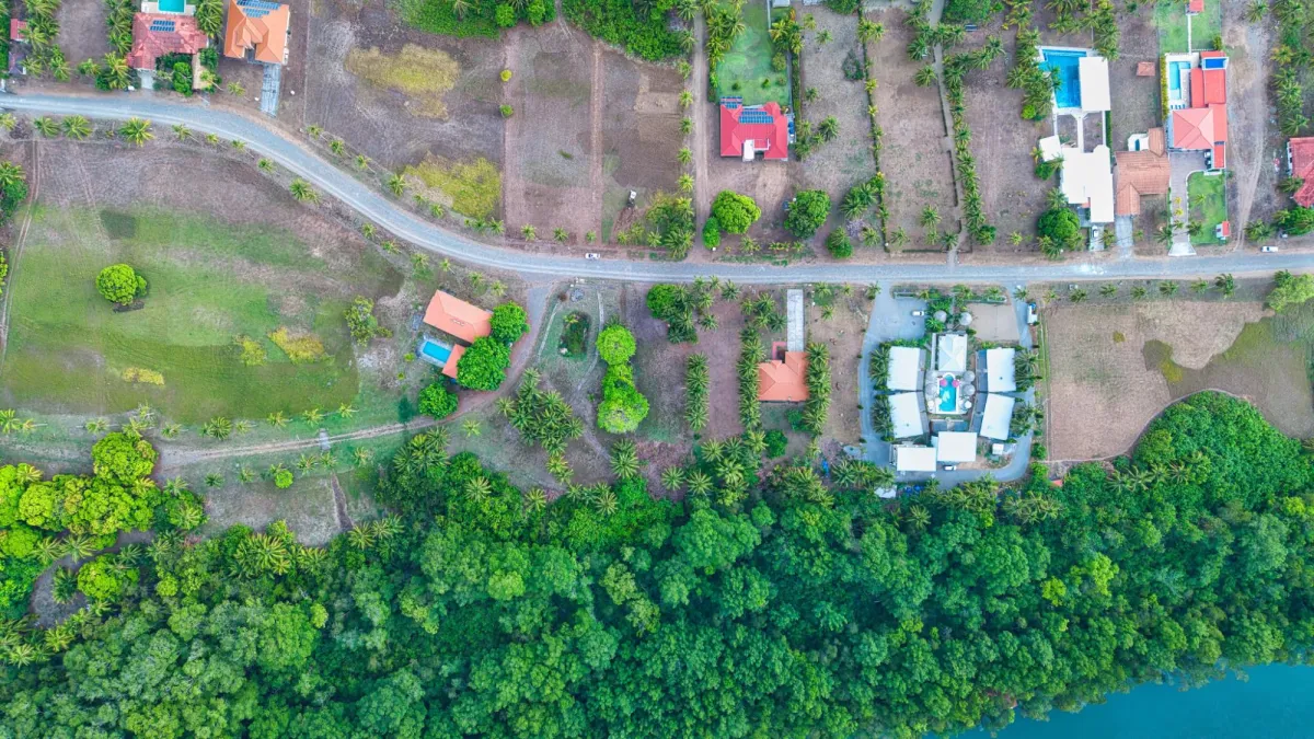 Terreno en venta cerca del mar en Playa Las Lajas