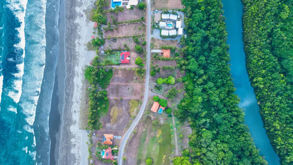 Terreno en venta cerca del mar en Playa Las Lajas