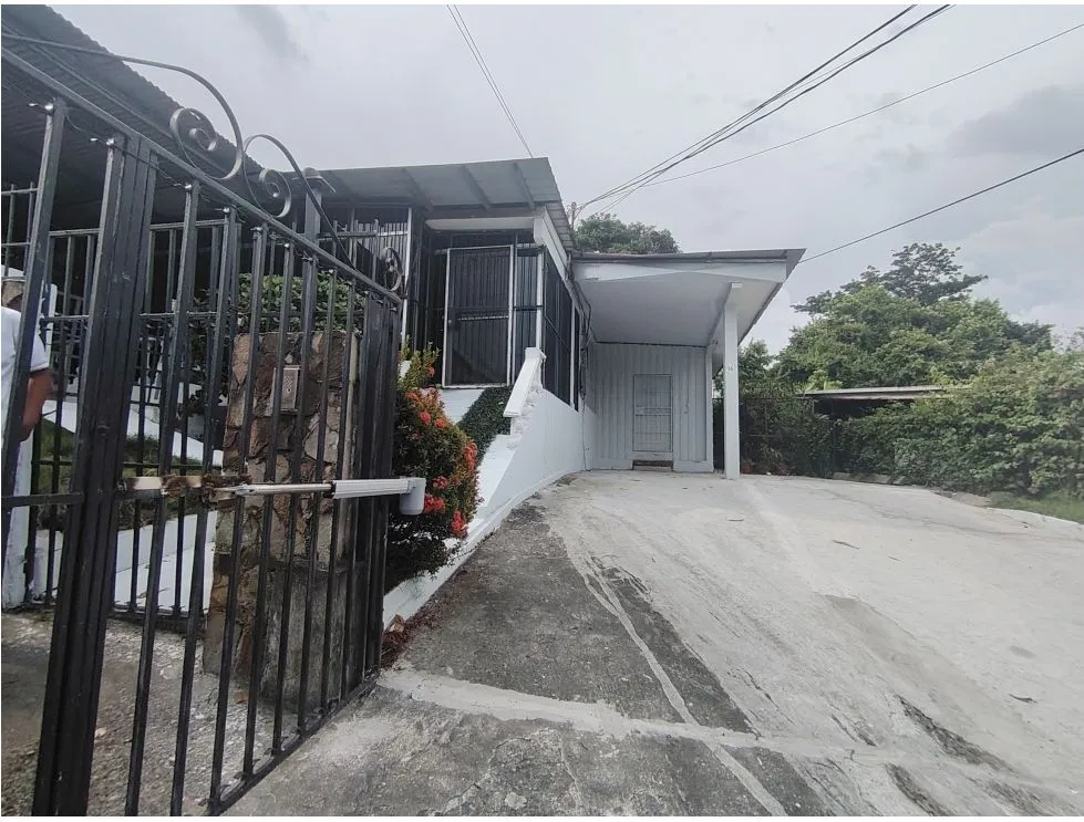 Venta de casa comercial en Altos de Betania. EAR
