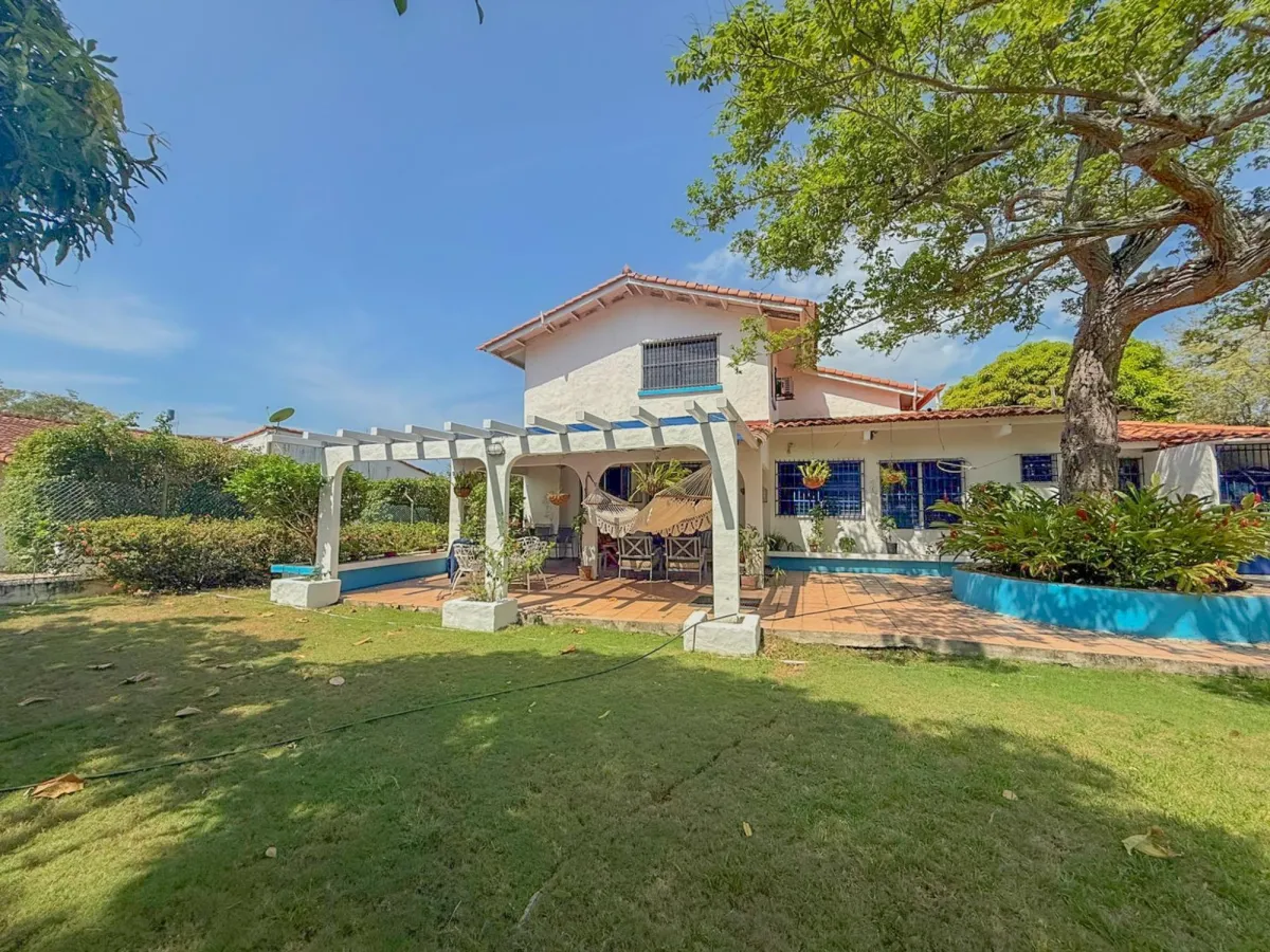 HOME FOR SALE NEAR THE BEACH – CORONADO