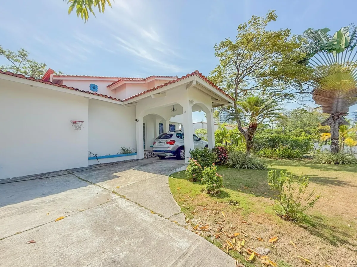HOME FOR SALE NEAR THE BEACH – CORONADO