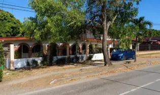 Se vende Propiedad de 8 Habitaciones con Zonificación Comercial